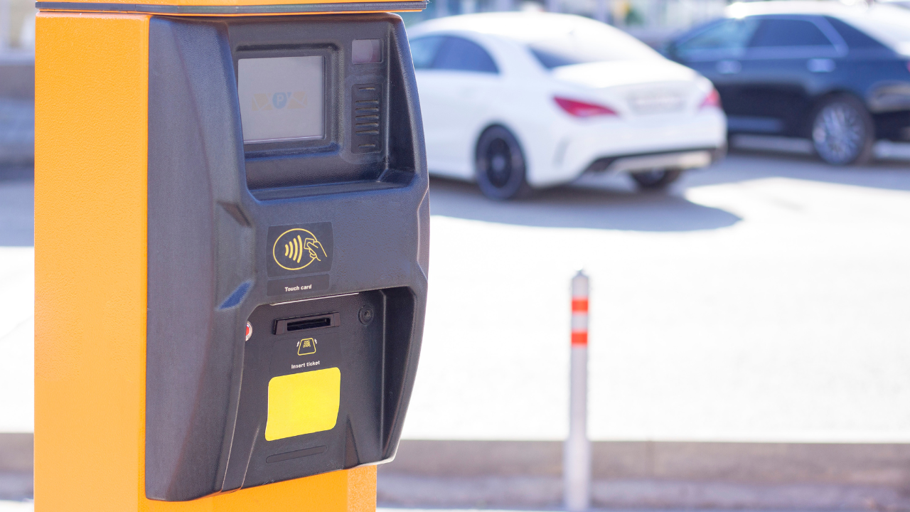 Systemy rezerwacji miejsc parkingowych - porównanie 